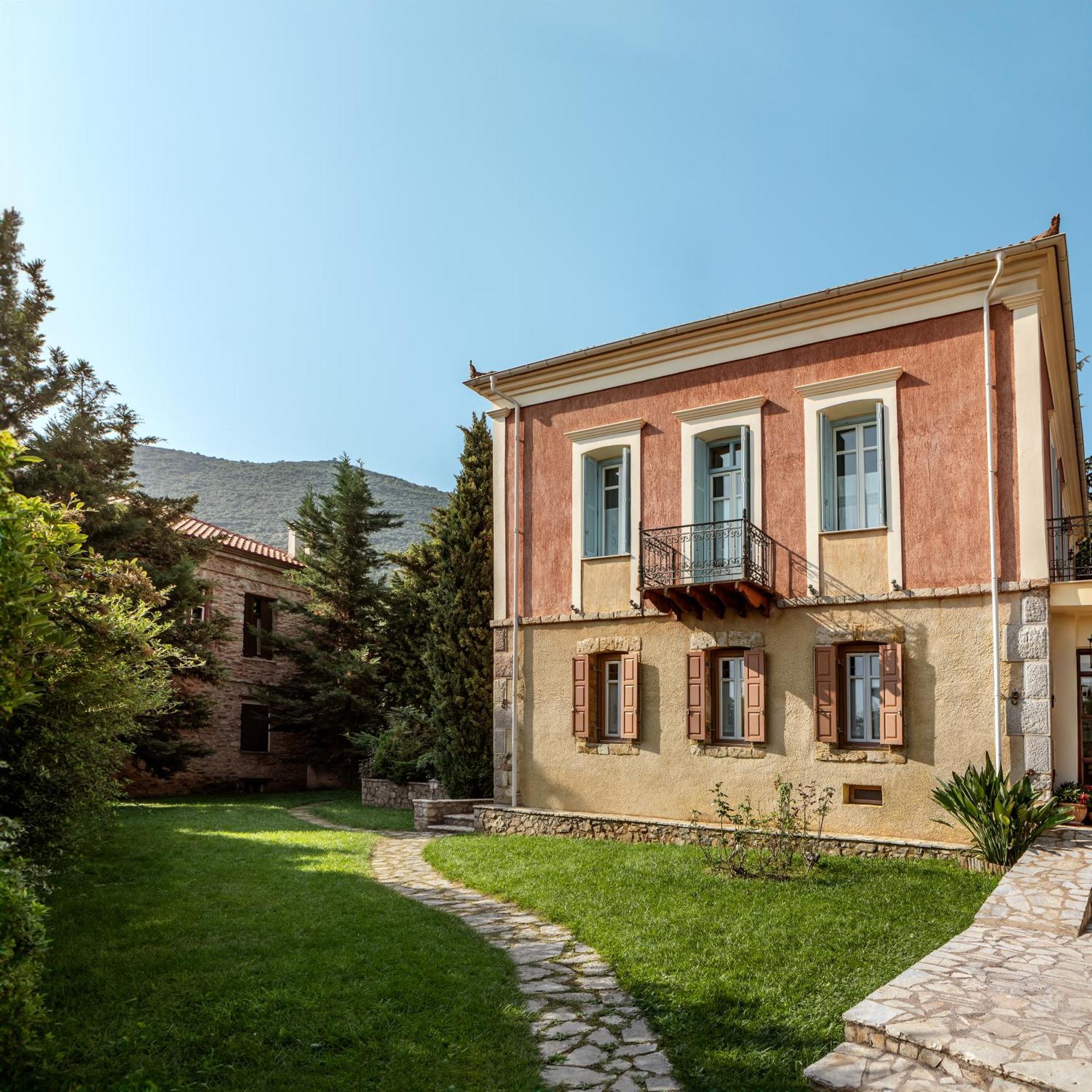 Archontiko Parnassus Dadi Hotel Амфиклия Екстериор снимка