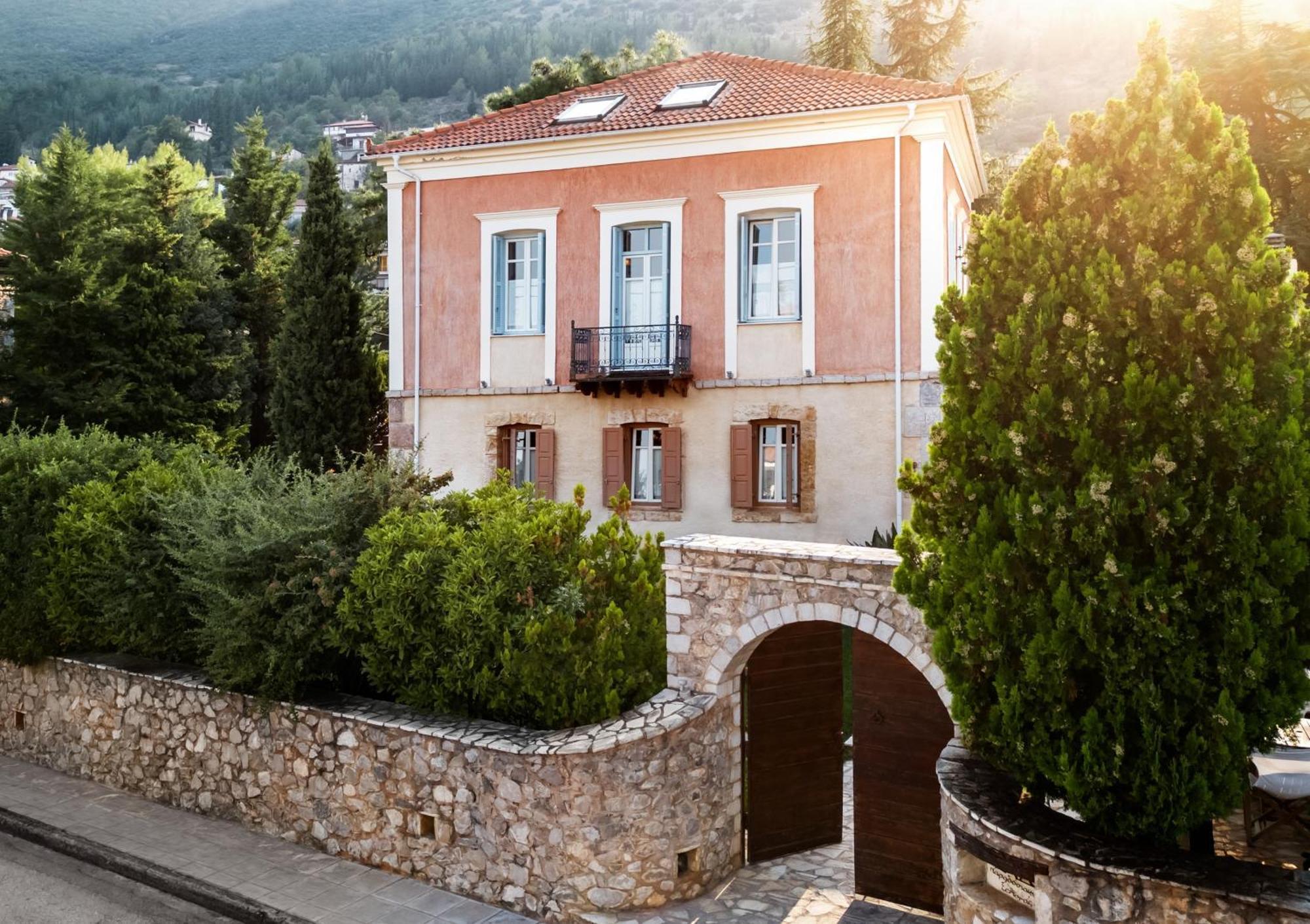 Archontiko Parnassus Dadi Hotel Амфиклия Екстериор снимка