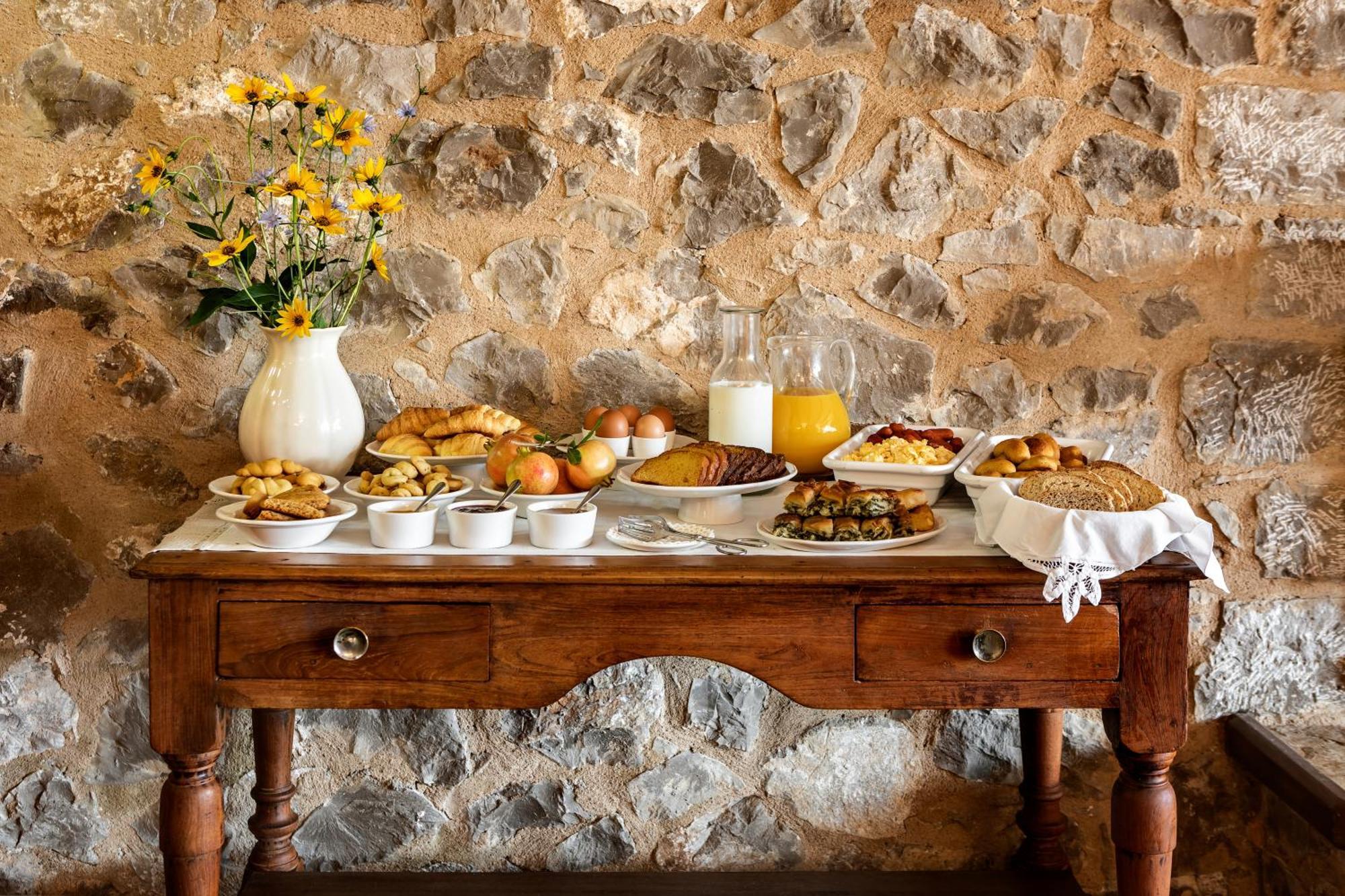 Archontiko Parnassus Dadi Hotel Амфиклия Екстериор снимка